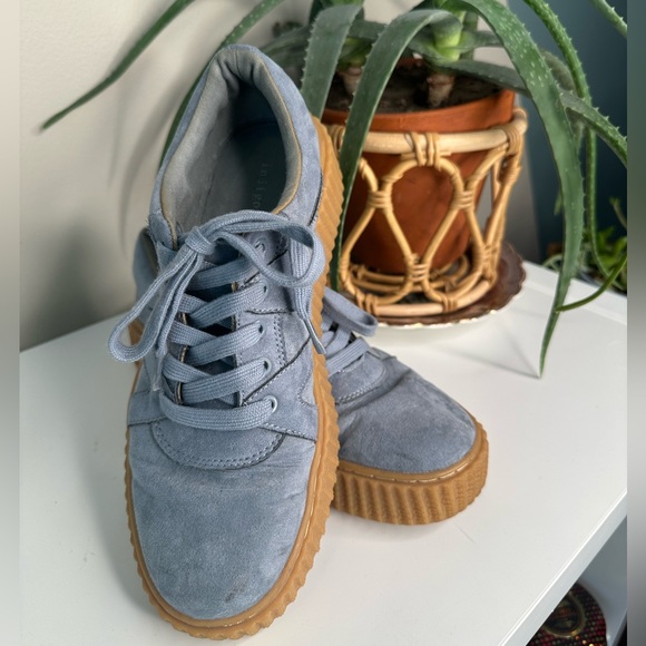 indigo rd Shoes - Indigo Rd Blue Suede Platform Sneakers Gum Sole Women’s 10 Y2K Creeper Style